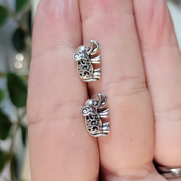 Scrolled Elephant Stud Earrings, unisex - Picture 7 of 8